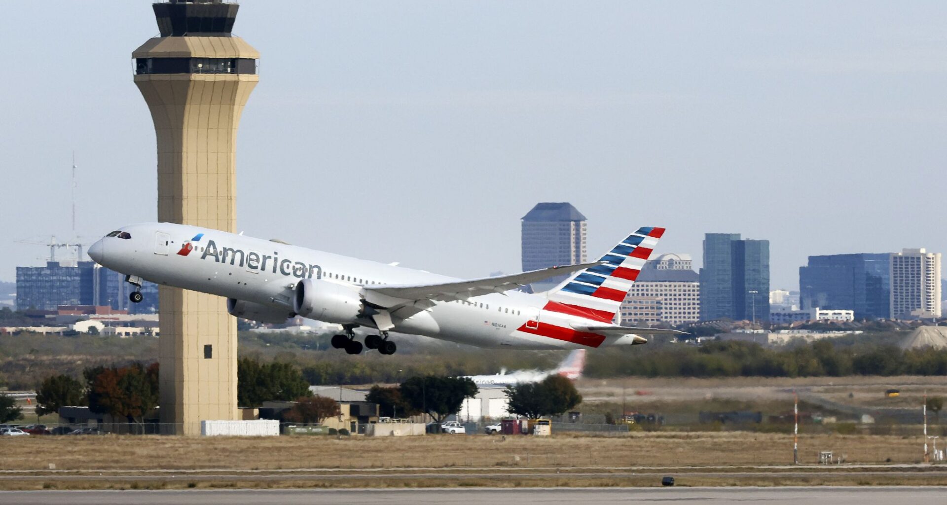 Comparing DFW International Airport and Dallas Love Field