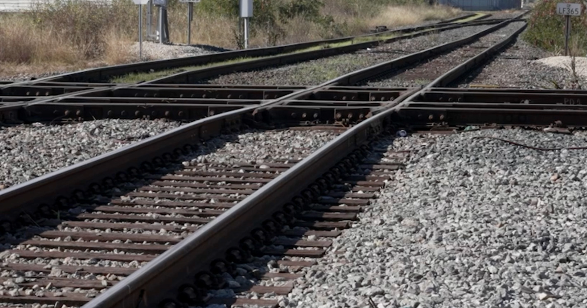 6 people, including 14-year-old, found dead in Laredo train car likely killed by Texas heat
