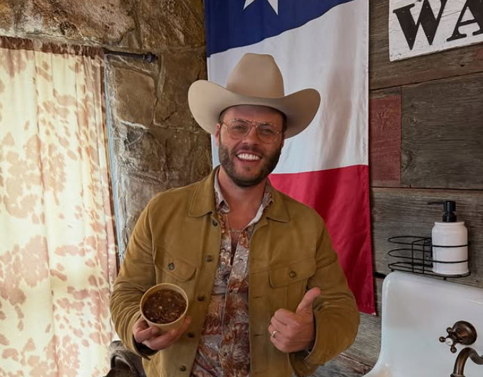 Country crooner Charley Crockett stopped by Blanco eatery Old 300 BBQ.