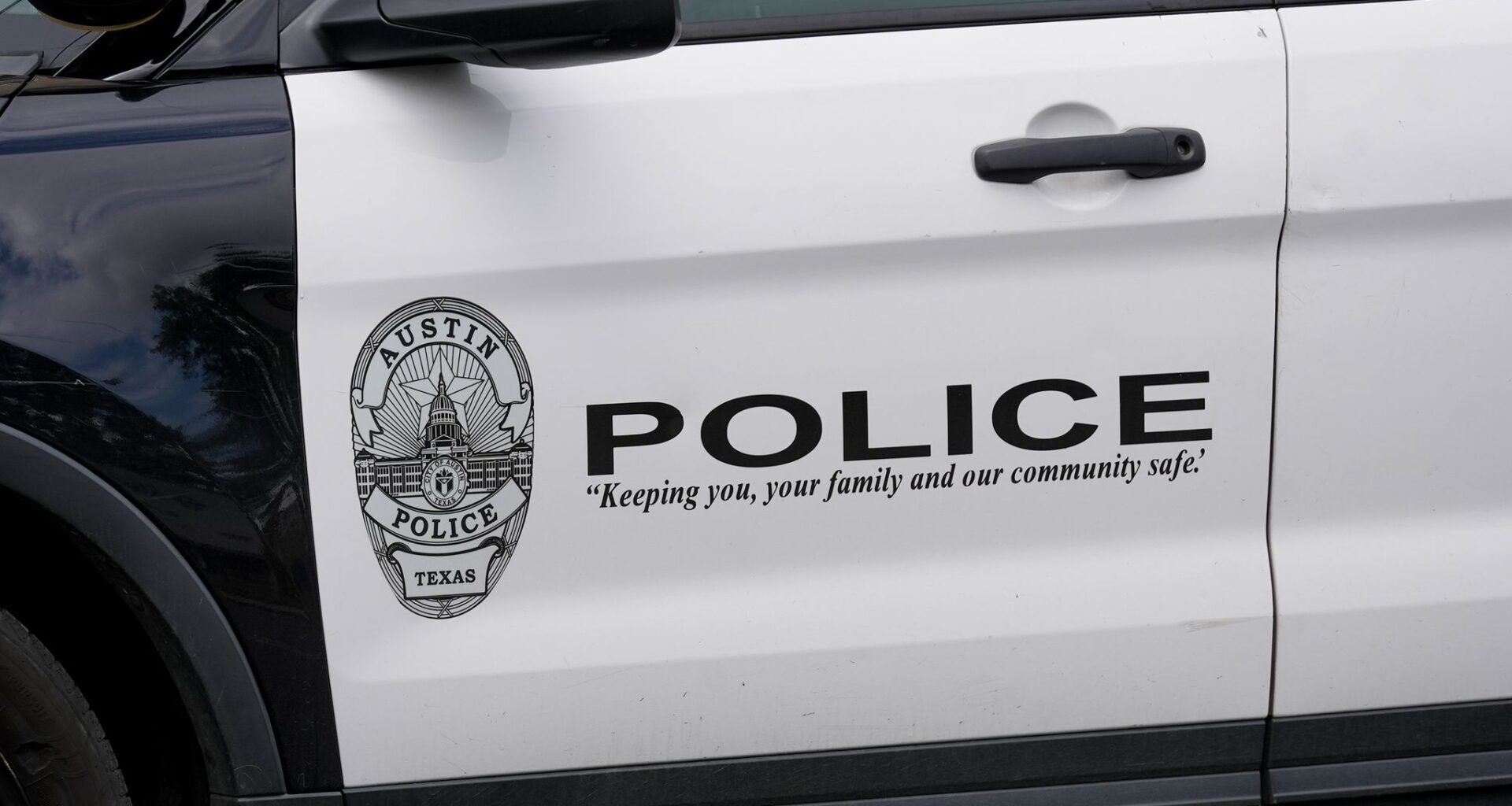 Austin police seek suspects in East Austin drive-by shooting