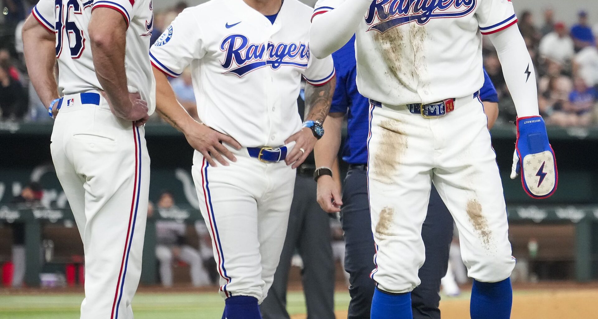 Rangers' Brandon Nimmo exits vs. Diamondbacks after rolling left ankle