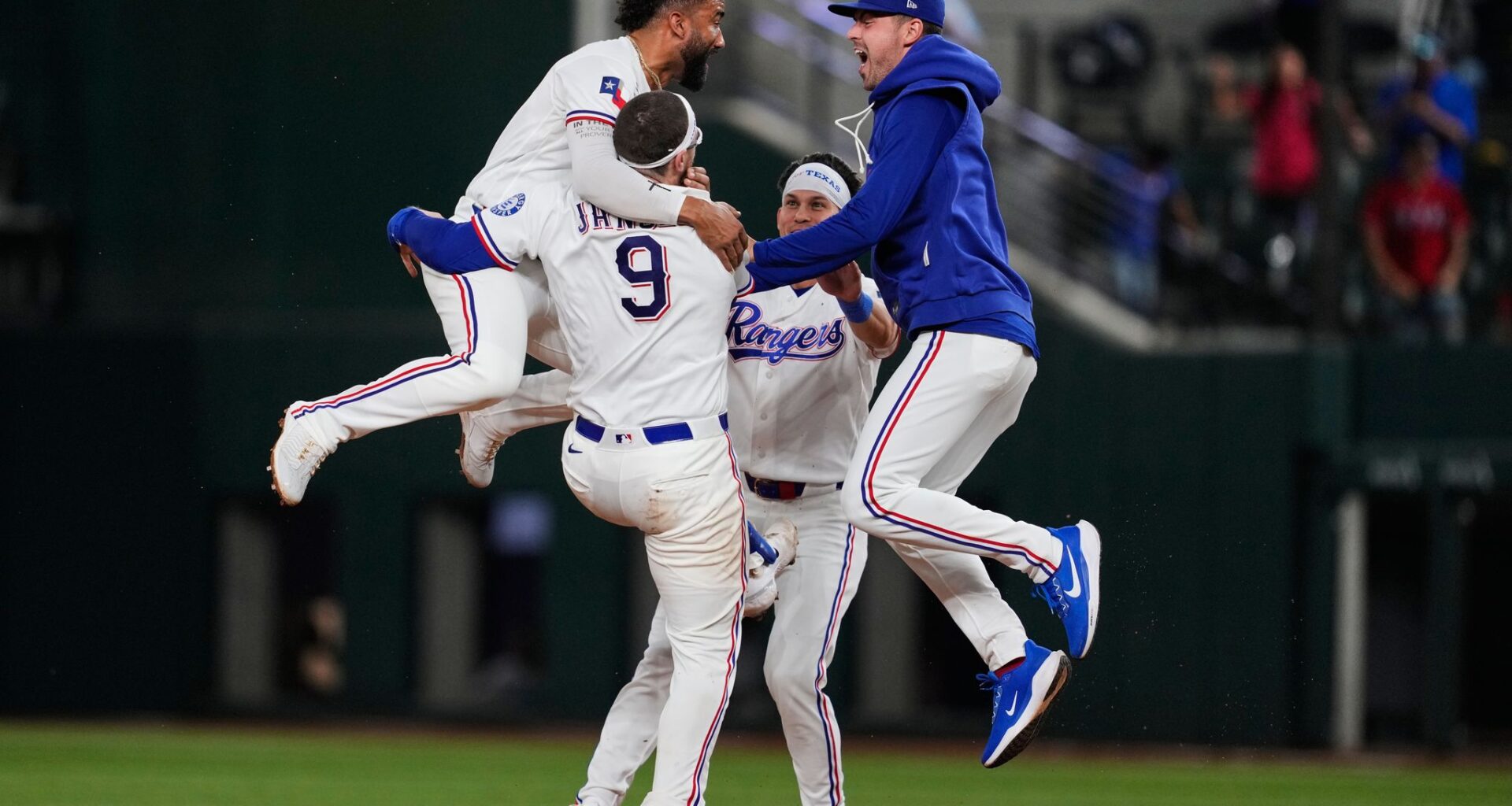 Danny Jansen's single gives Rangers a 6-5 win over Dbacks after both teams score 3 runs in 9th