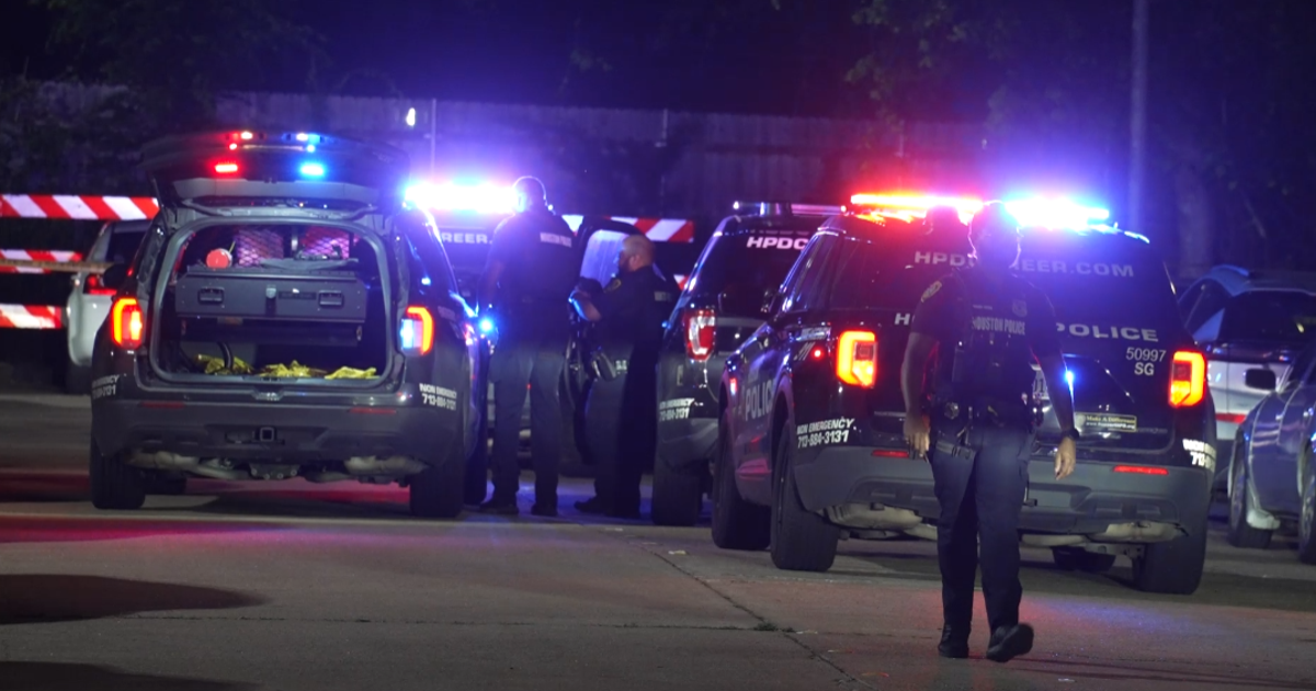 Man found shot dead on Creekbend Drive near apartment complex