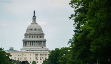 Senators approve withholding their own pay during government shutdowns