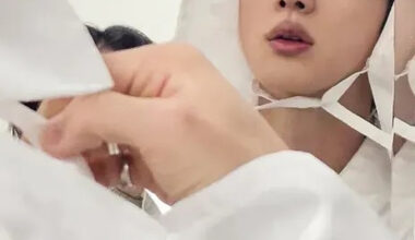 'Stunningly Beautiful God of Beauty Even with a Scarf' BTS Jin Reveals Photos from El Paso Tour.. Heart-pounding~♥