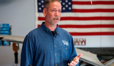 Democrats test a new red state strategy: Back independents over their own nominees