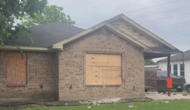 Dallas police investigating homicide after woman found in freezer in abandoned Oak Cliff home, family says