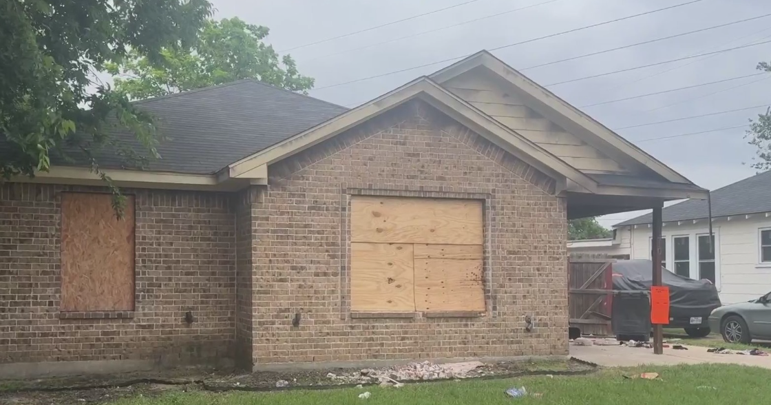 Dallas police investigating homicide after woman found in freezer in abandoned Oak Cliff home, family says