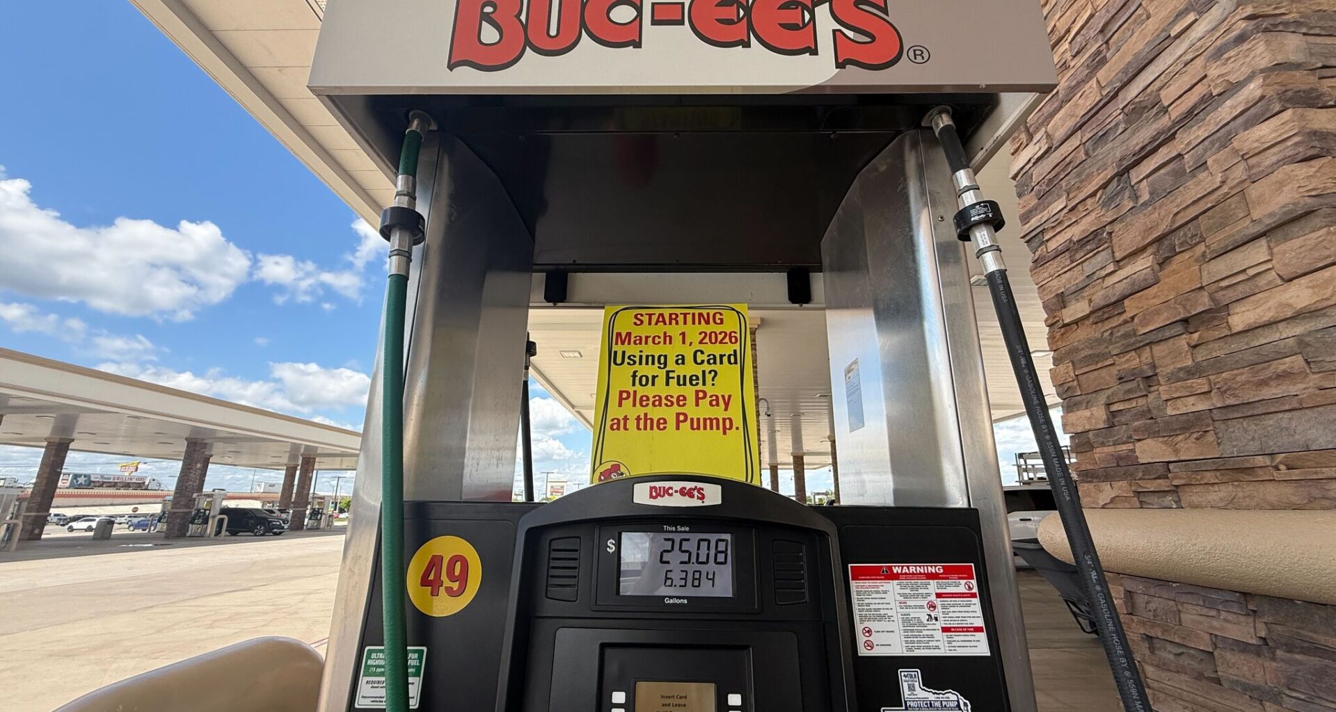 Can you park your car at Buc-ee's gas pumps while shopping?