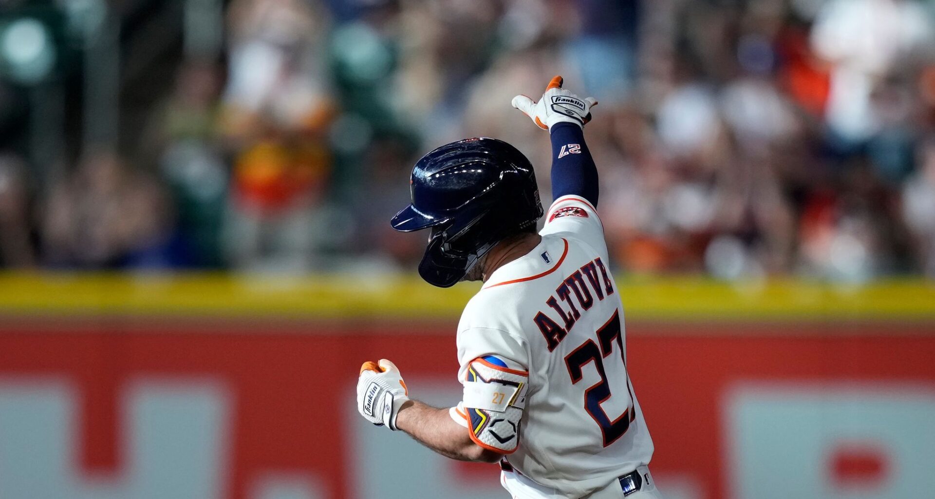 Astros' Jose Altuve set for MRI after awkward swing leaves him with left side soreness