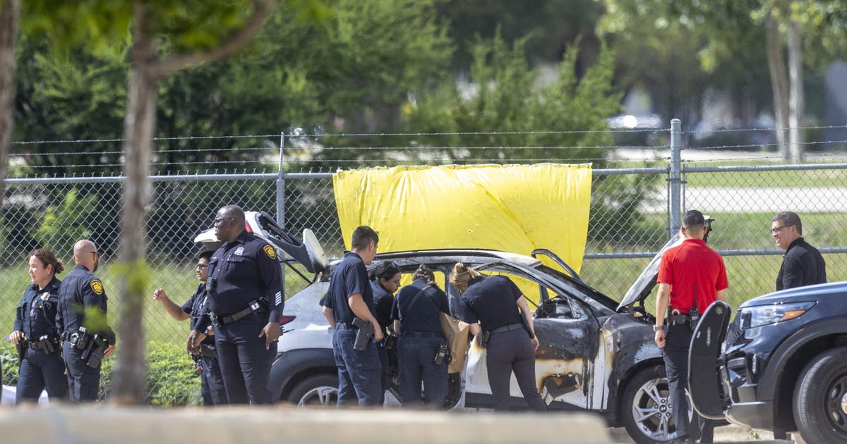 2 children found dead inside burning car in San Antonio