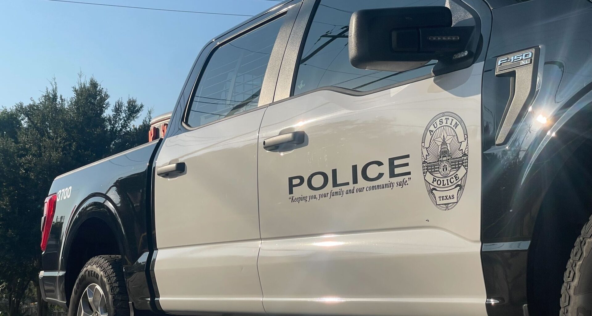 Austin PD say 4 injured in 10 shootings, 2 suspects detained