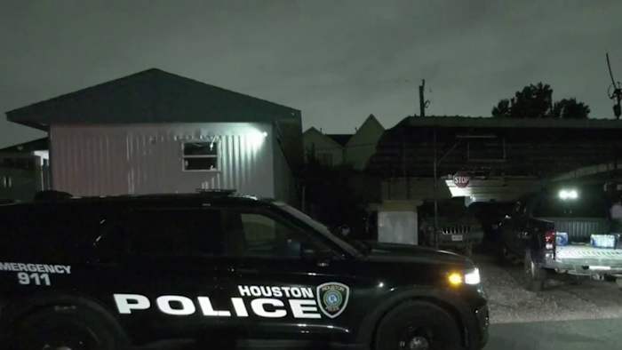 Homicide detectives investigating suspicious death in northwest Houston