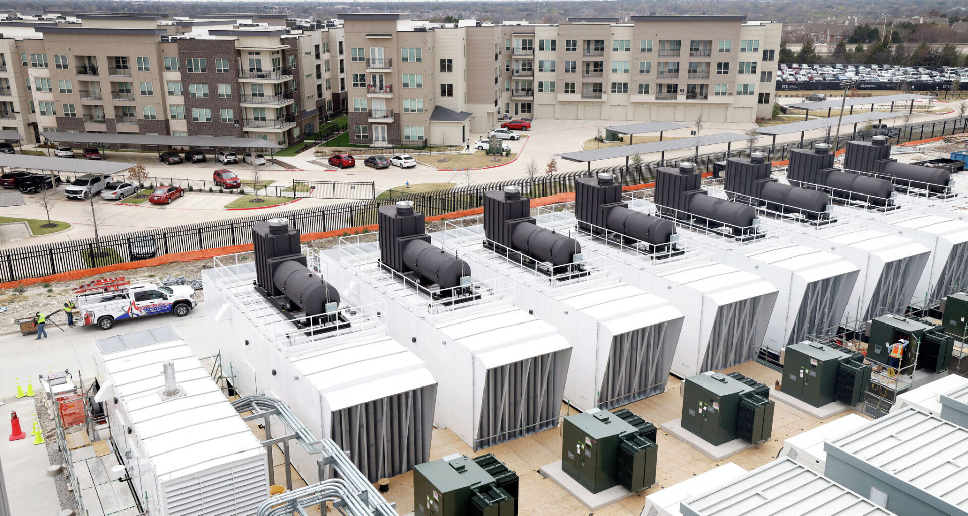 Houstonians use AI but broadly oppose data centers, UH study finds