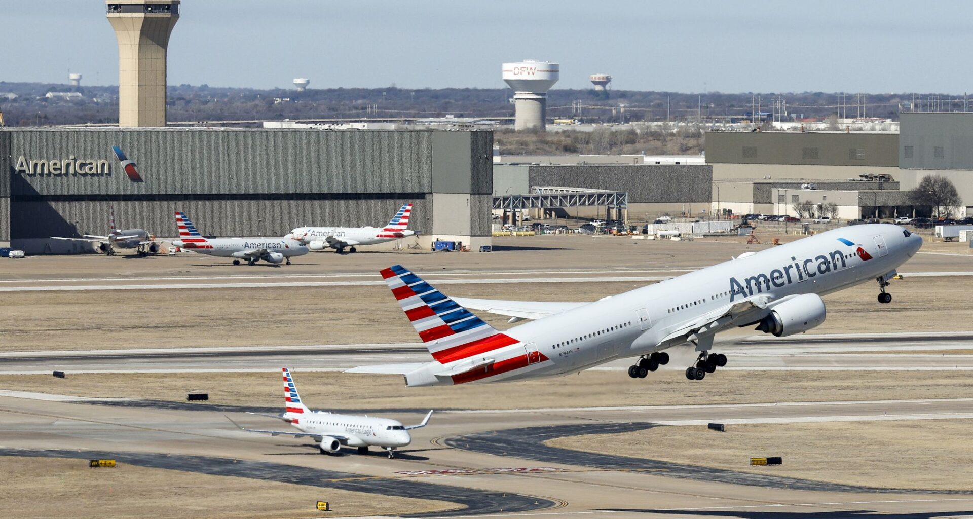 More than 400 flights canceled at DFW International Airport