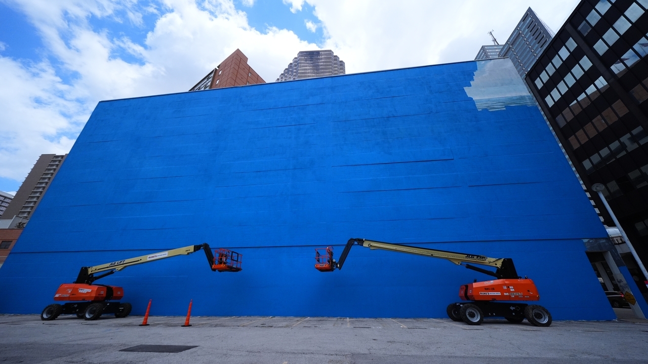An outcry erupts as a whale mural beloved by many in Dallas is replaced with art for the World Cup