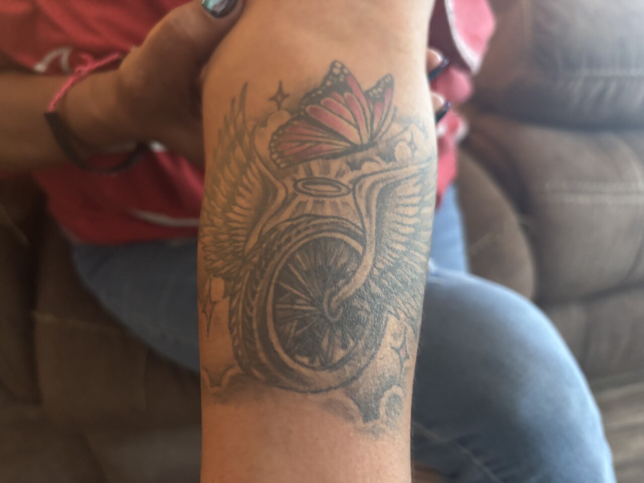 Letty Perez gets new tattoo symbolizing Roman and Rosi. Motorcycle wheel symbolizing their love for bikes and a butterfly which Rosi loved. 
