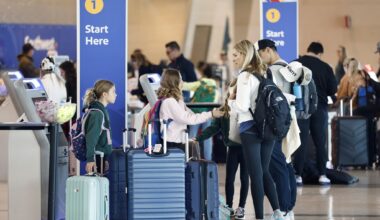 Get free checked bags on American and Southwest airlines