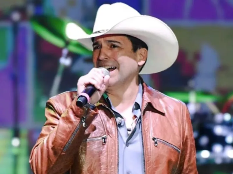 Bobby Pulido warns of scammers charging for quinceañera appearances