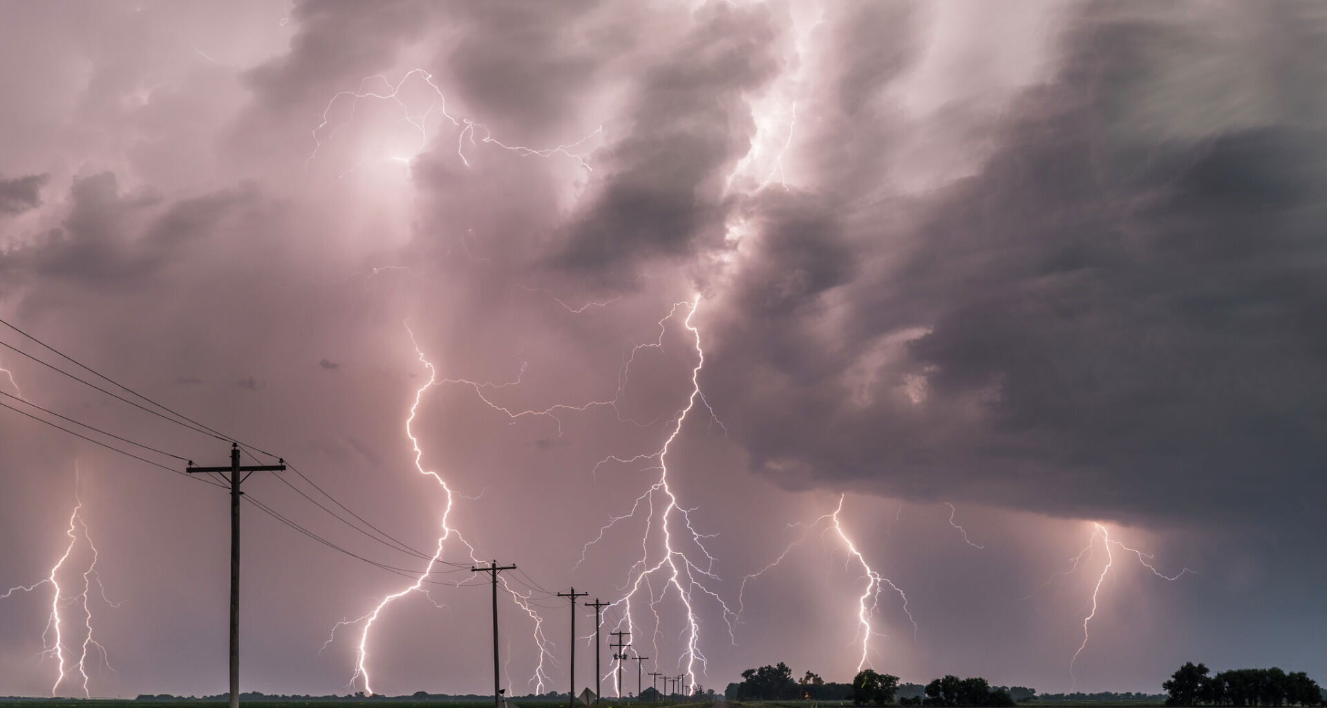 Texas storms leave 15,000 without power