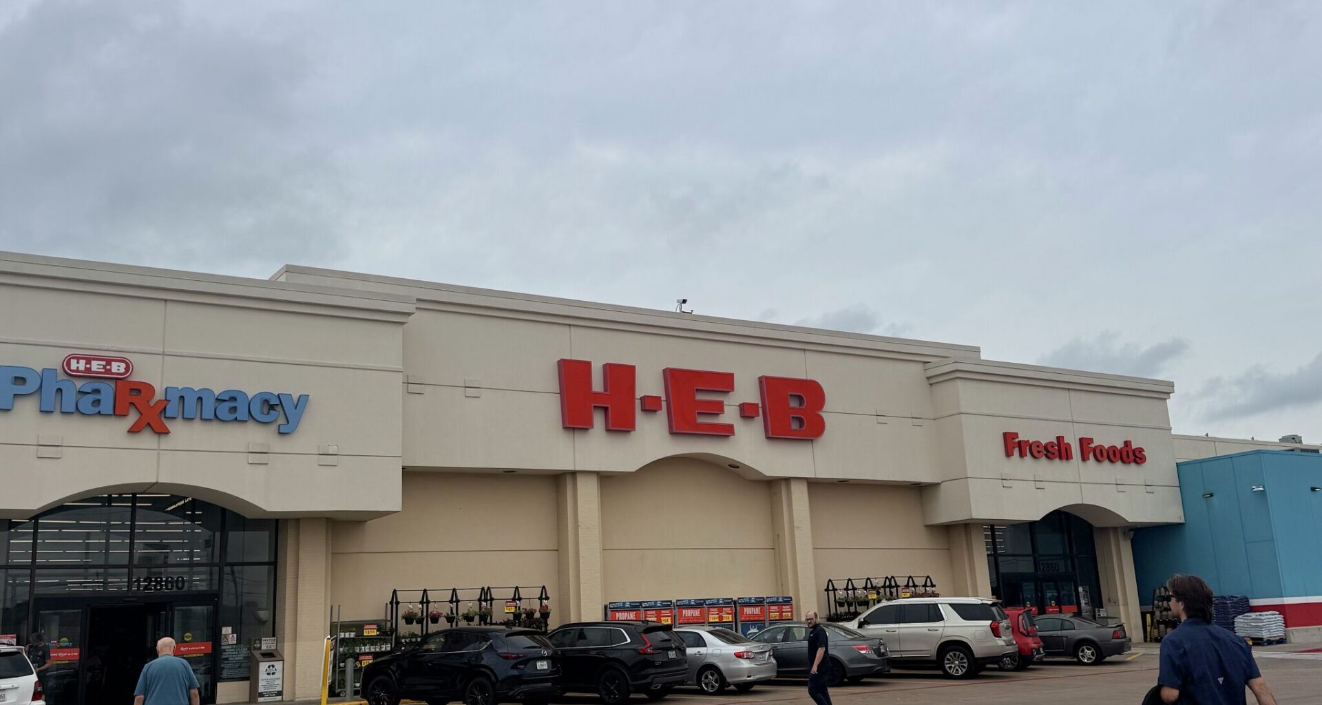 H-E-B stuns by announcing closure of longtime Austin store