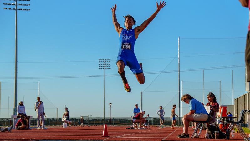 Gray Takes Seventh at D-II Championships