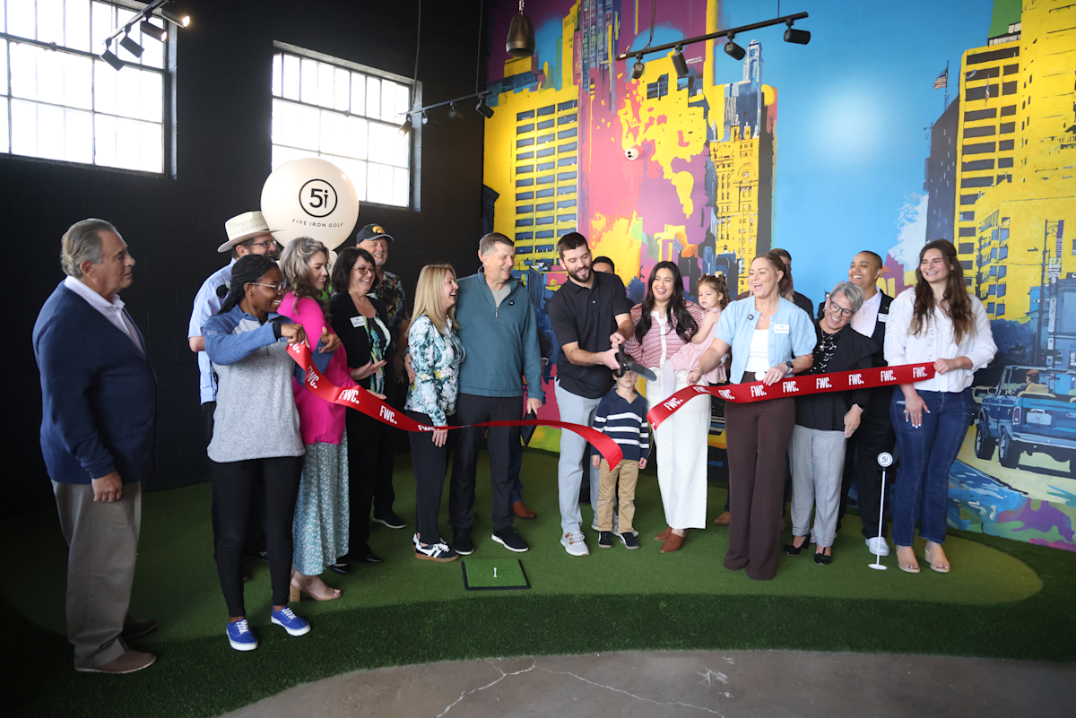FIVE IRON GOLF FORT WORTH WELCOMES CHARLES SCHWAB CHALLENGE FANS WITH TOURNAMENT-WEEK EXPERIENCES, WATCH PARTIES AND FREE GOLF FOR ANYONE NAMED CHARLES
