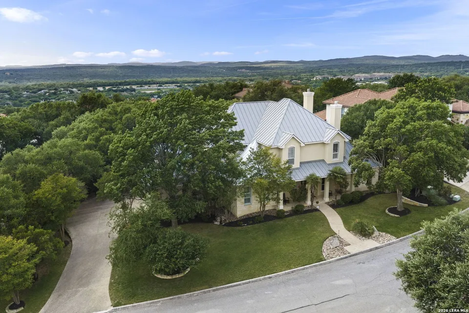 A San Antonio mansion for sale comes with a 'bourbon room' and $180,000 in renovations