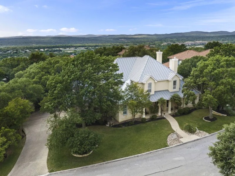A San Antonio mansion for sale comes with a ‘bourbon room’ and $180,000 in renovations