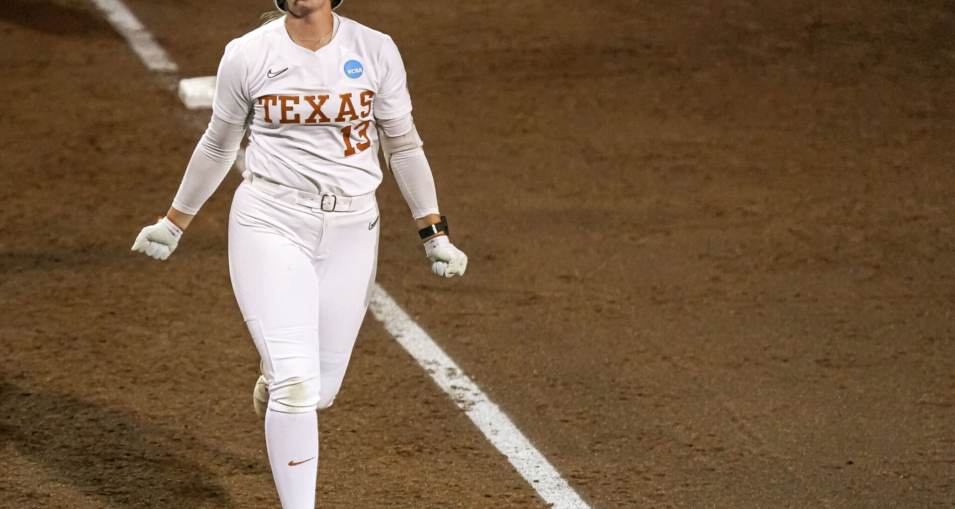 NCAA Tournament: Texas Longhorns need more than Hannah Wells in Game 2