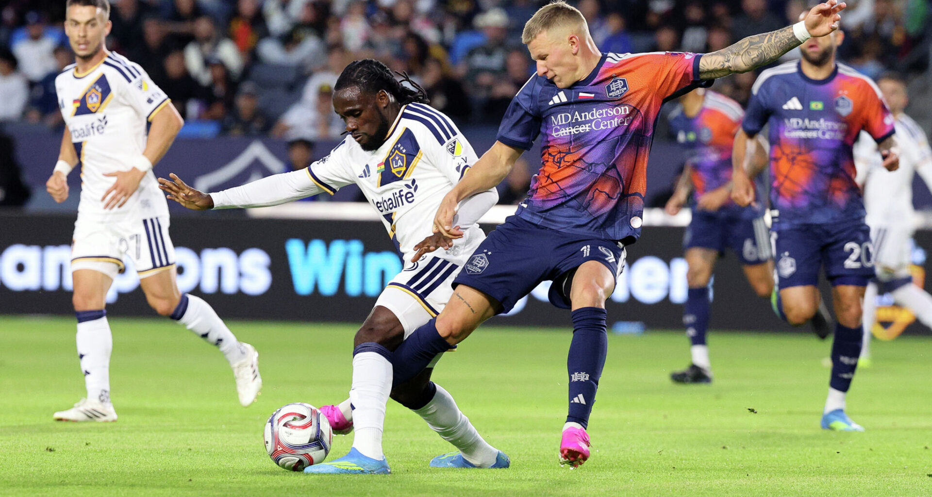 Houston Dynamo plays to draw against LA Galaxy