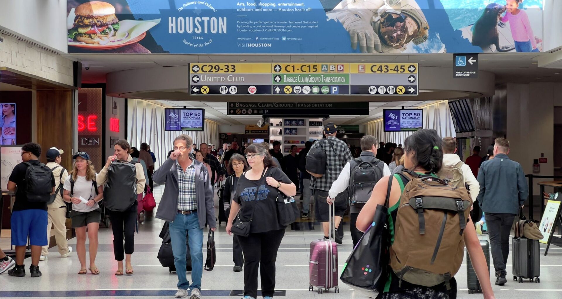 Houston airport to conduct Ebola screenings. What's the risk?