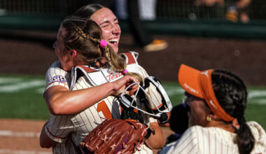 Texas softball beats Arizona St., back in Women's College World Series