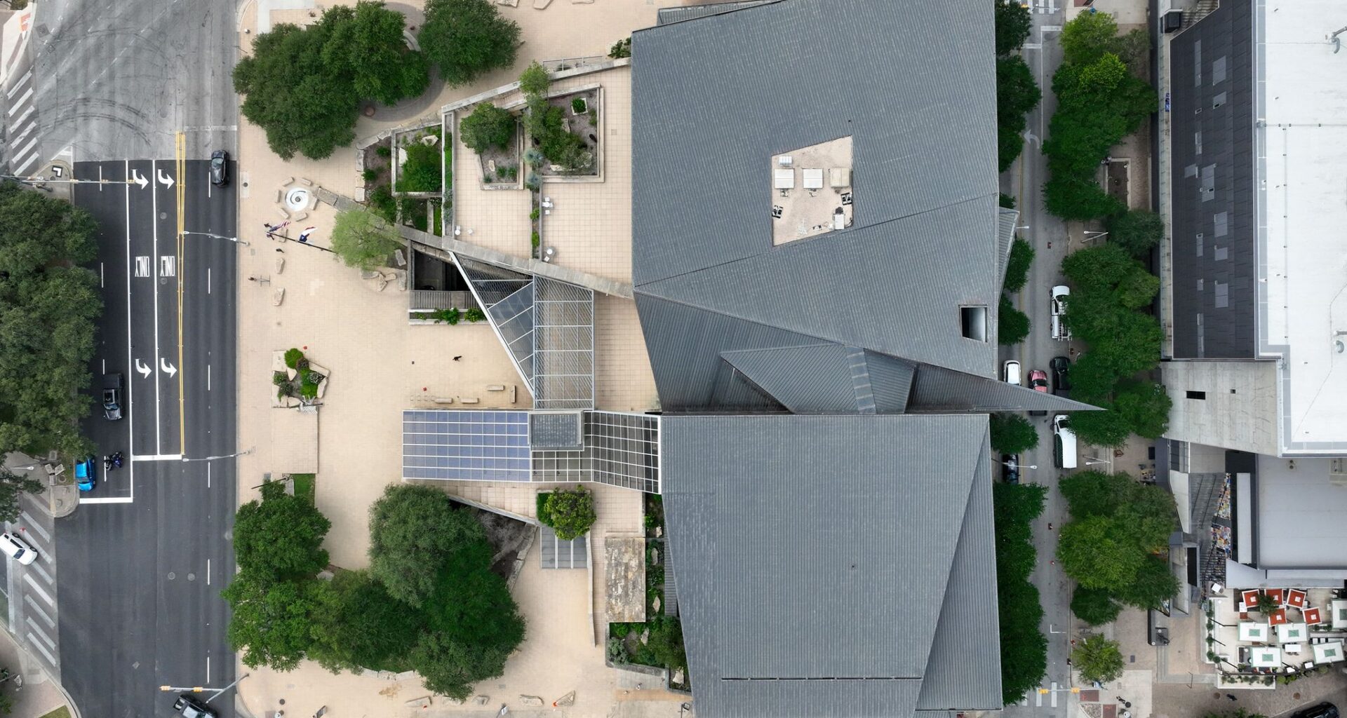 Is Austin City Hall really shaped like an armadillo? What to know