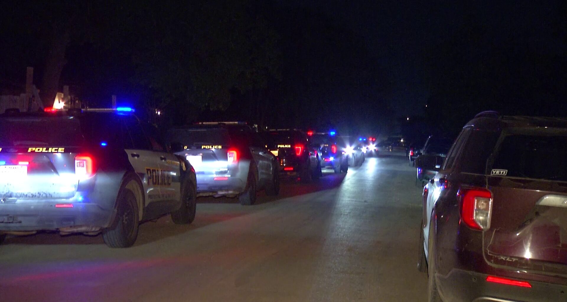 Teen shot multiple times in apparent robbery, Universal City poluce say