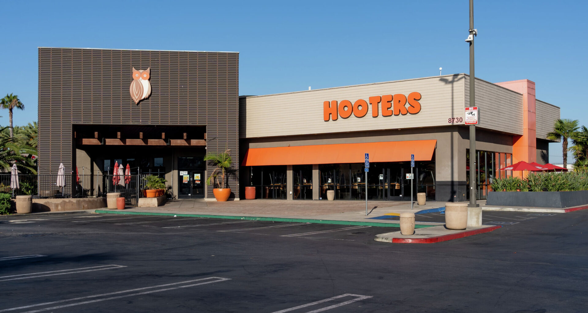 Last Hooters south of San Antonio abruptly closes