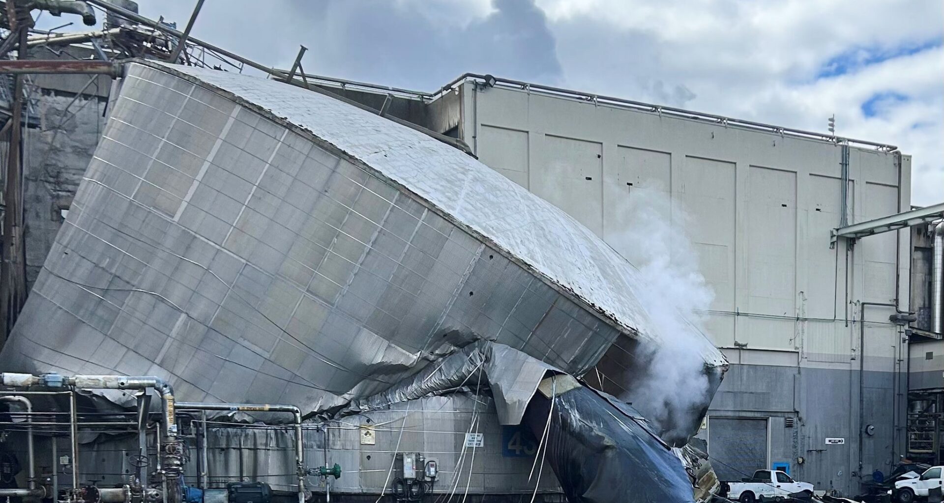 Chemical tank implosion in Washington state kills 1 and leaves 9 missing