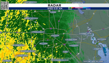 LIVE RADAR: Heavy rain moving out of Houston this morning, but moderate rain remains