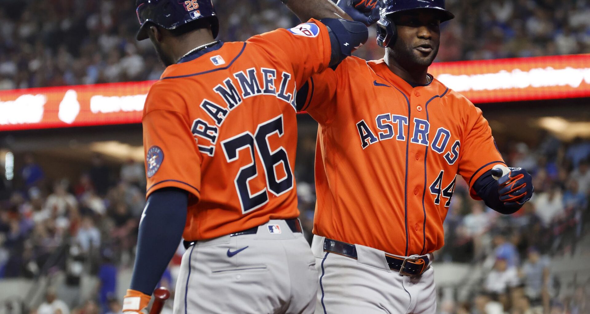Houston Astros: Yordan Alvarez keeps rolling vs. Texas Rangers