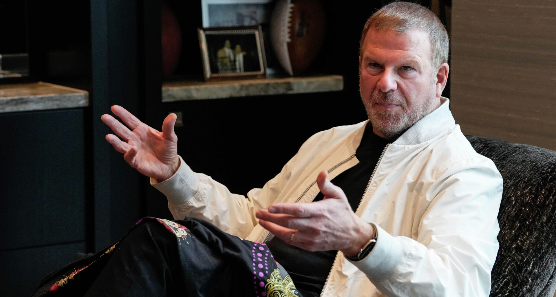 Texas billionaire Tilman Fertitta lands Caesars in $17.6B deal