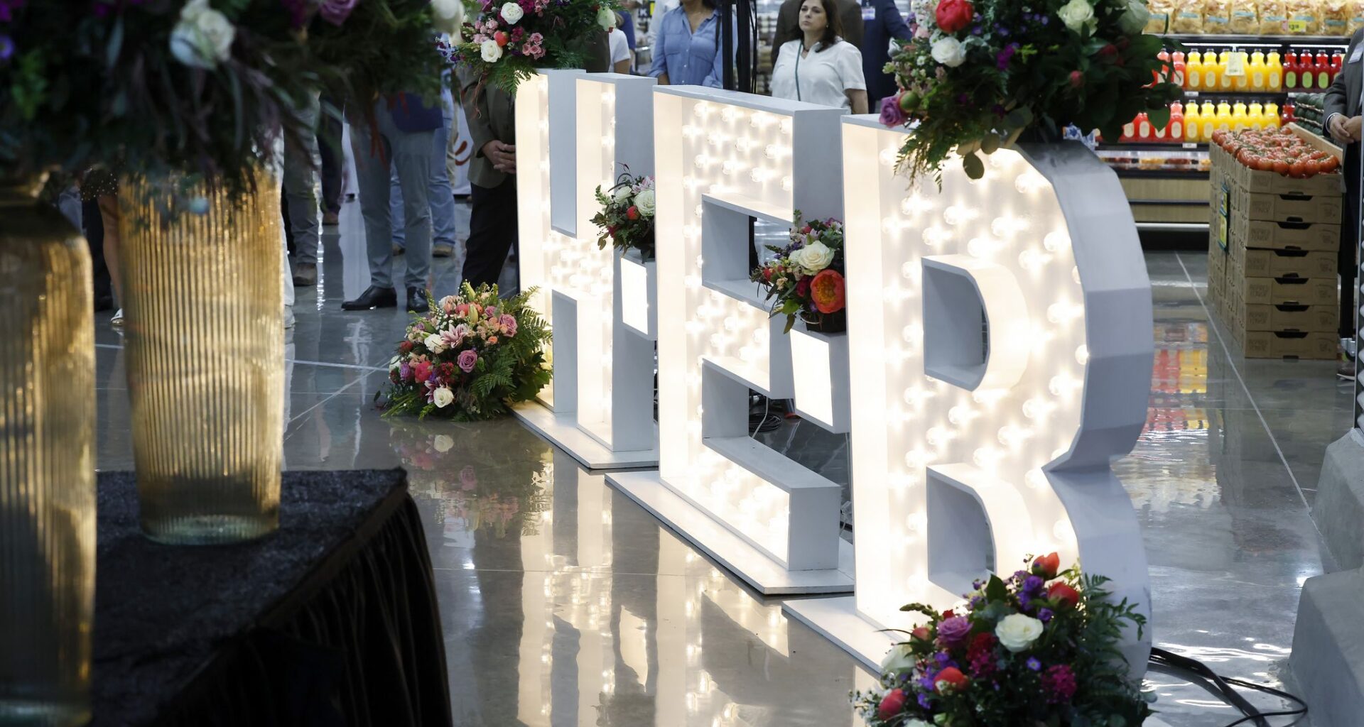 H-E-B teases construction timeline on first Dallas store