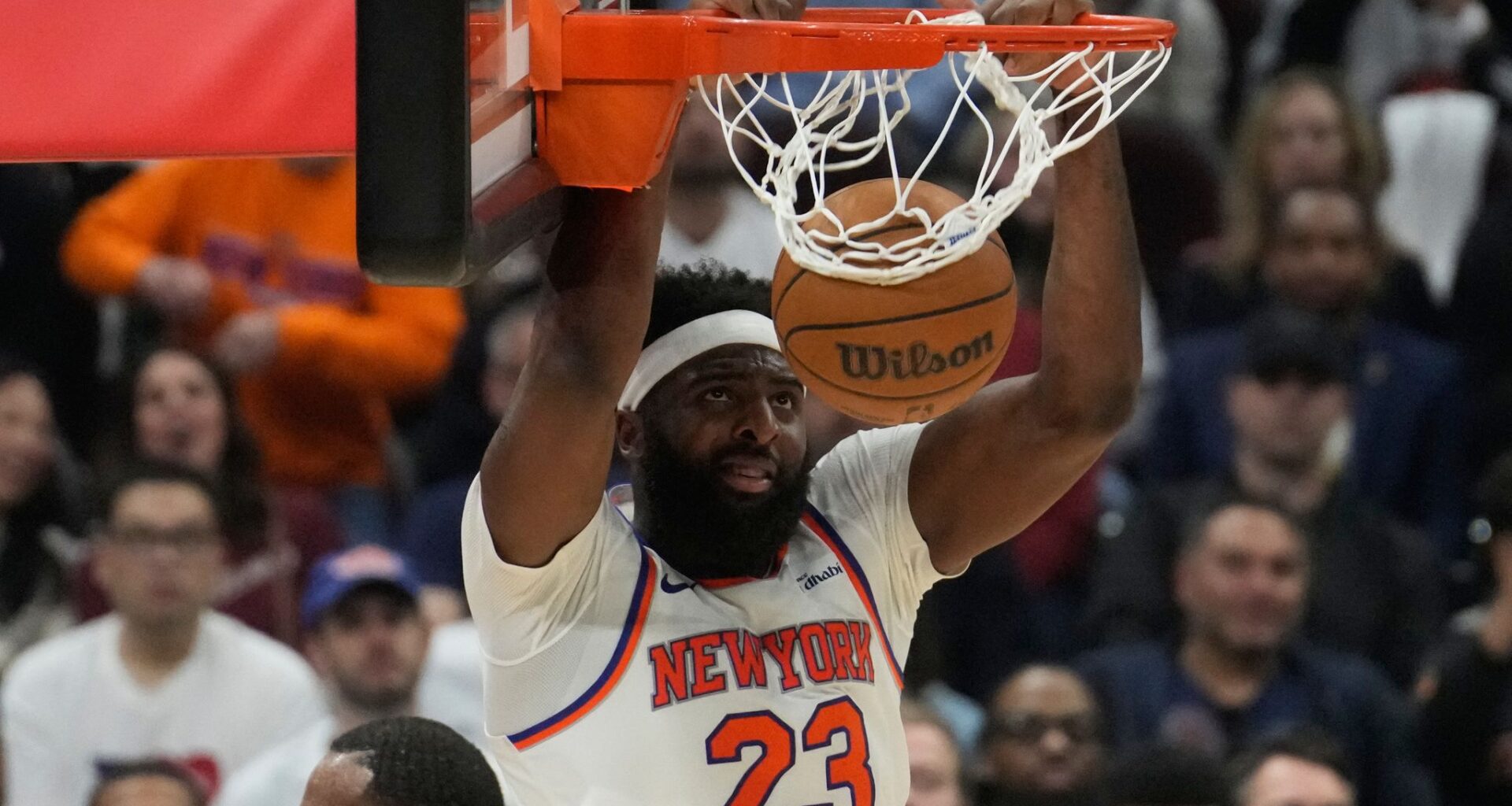 Knicks center Mitchell Robinson has a broken right pinkie finger, AP source says