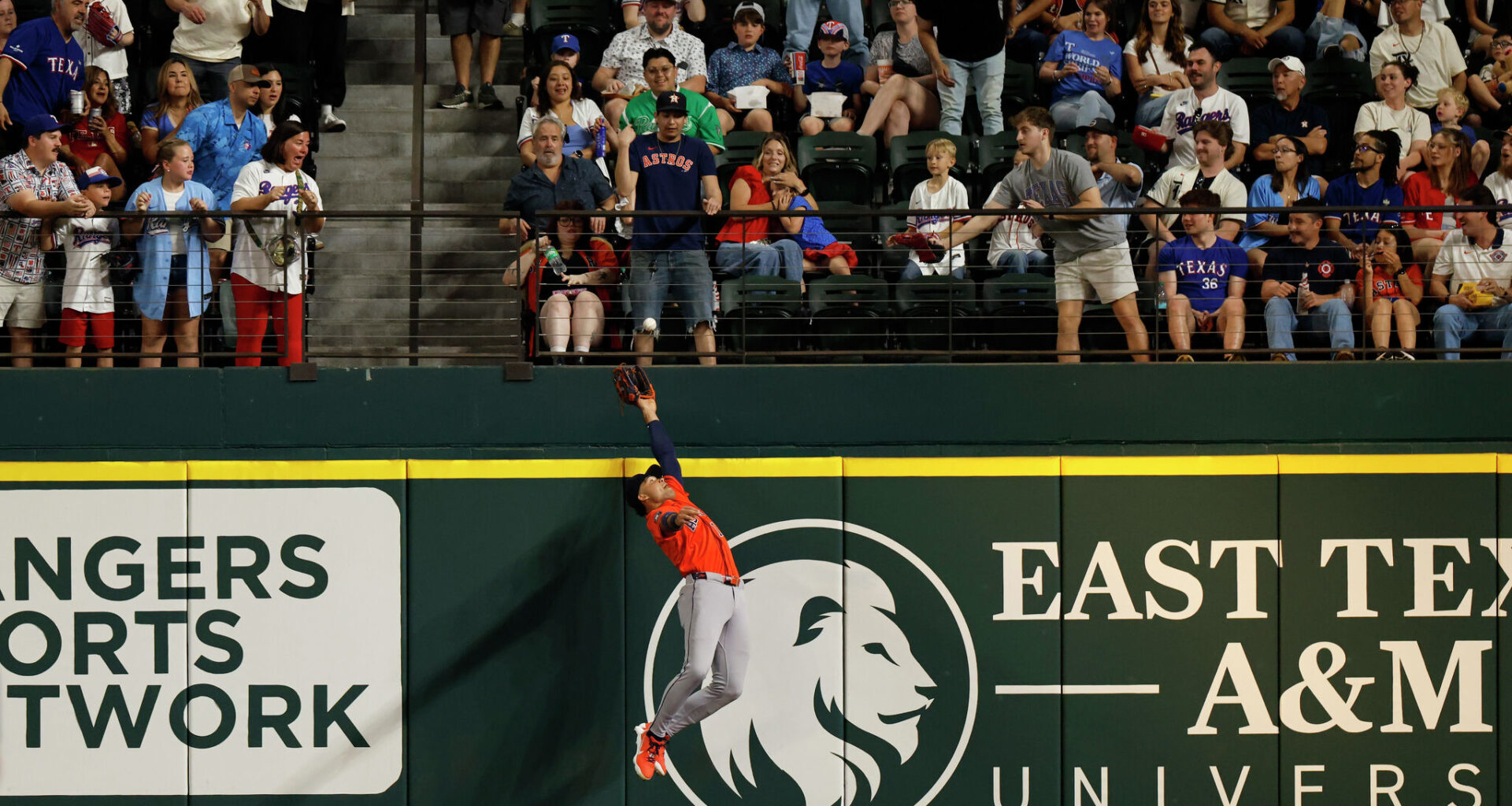 Houston Astros beat Texas Rangers, finish 7-3 on road trip
