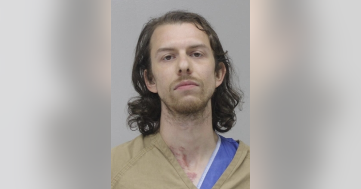 Man accused of stabbing mother, grandmother in Irving
