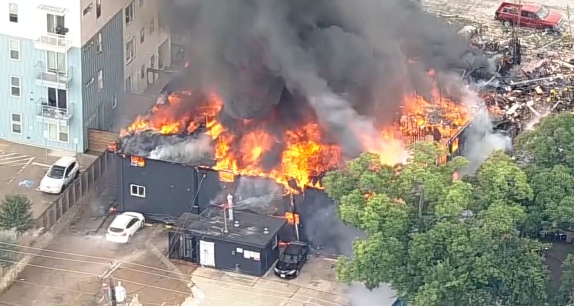 Fire destroys apartment building in Dallas, injuring at least 4