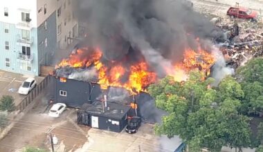 Fire destroys apartment building in Dallas, injuring at least 4