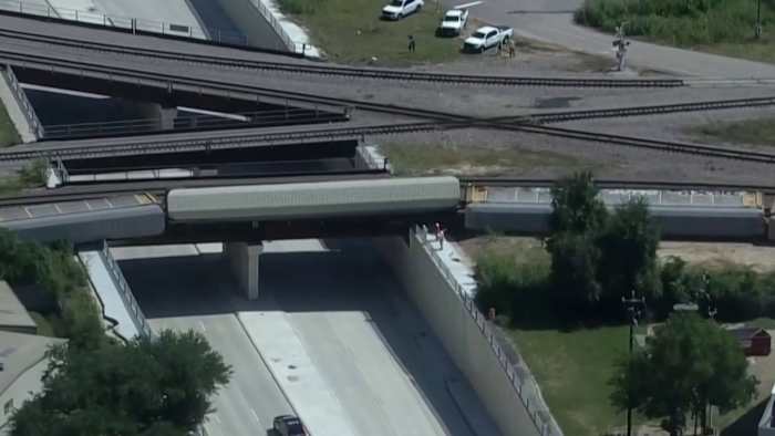 11 rail cars carrying vehicles derail near Hempstead Road in northwest Houston
