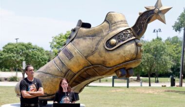 Texan Golden Boot Sculpture Unveiled in Arlington Ahead of World Cup
