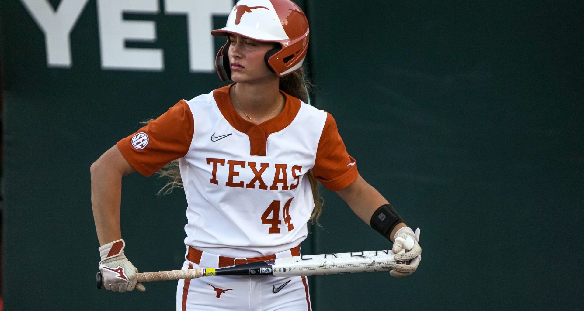 Kaiah Altmeyer: Texas softball senior provides big WCWS moment in win