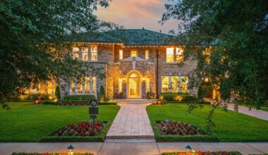 Century-old mansion lists in ultra-rare Houston neighborhood